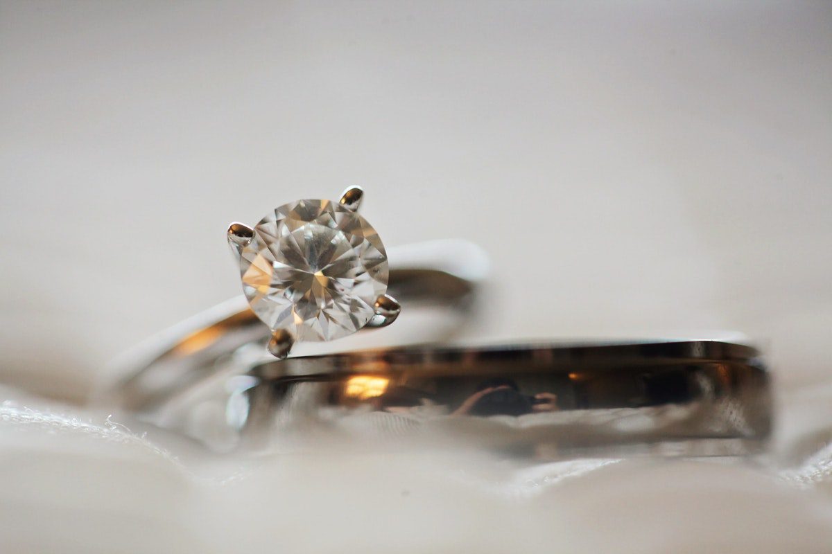 diamond rings by golden jewellers
